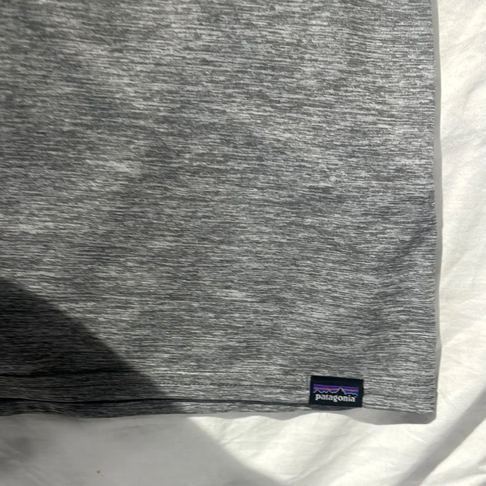 Patagonia Women’s Gray Capilene® Cool Daily Graphic Shirt Size XL Extra Large - Picture 5 of 10